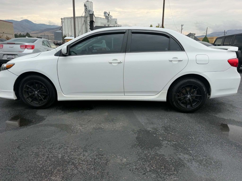 2013 Toyota Corolla Image 9