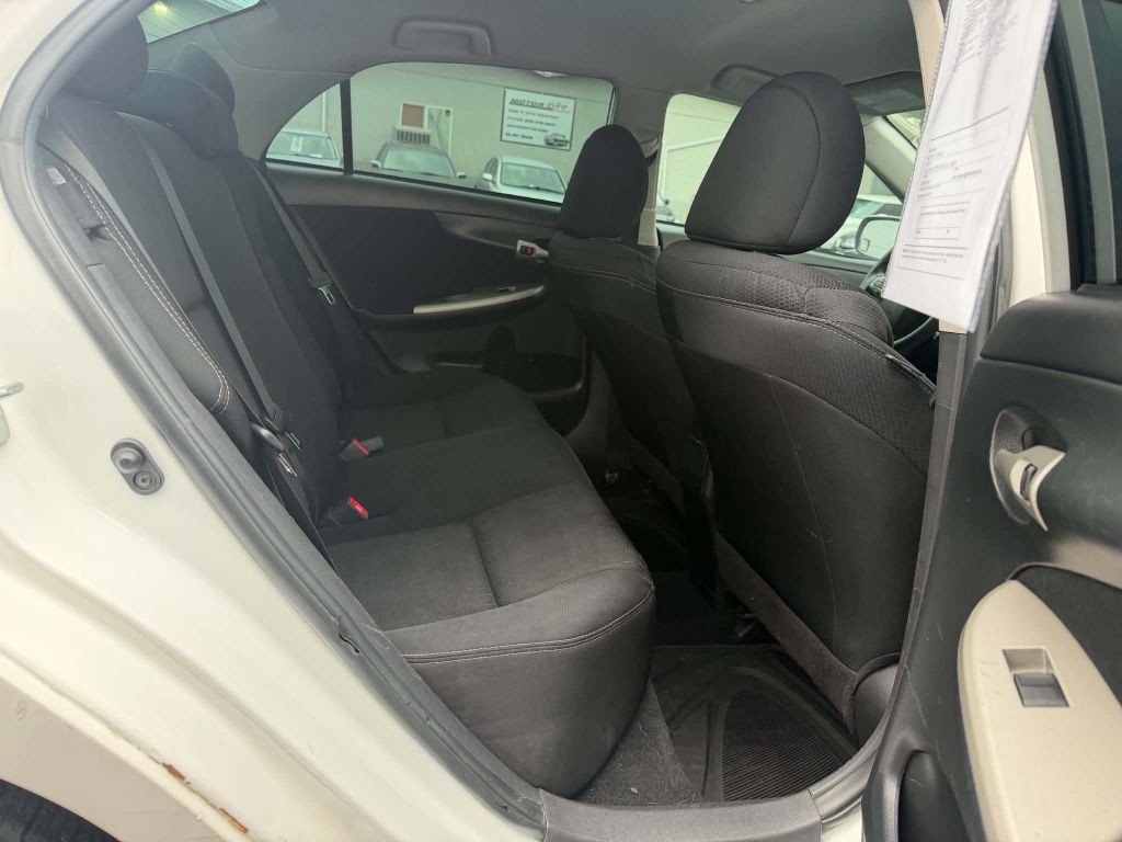 2013 Toyota Corolla Image 11
