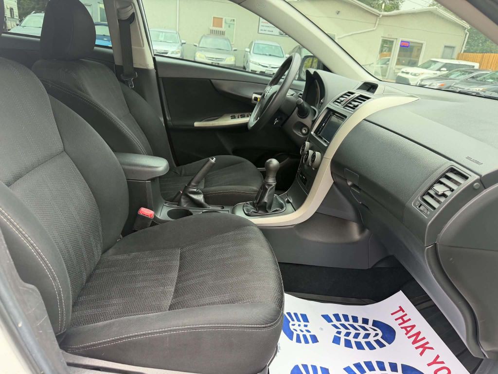 2013 Toyota Corolla Image 12
