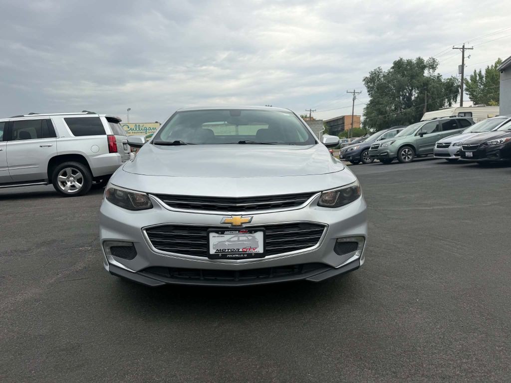 2017 Chevrolet Malibu Image 2