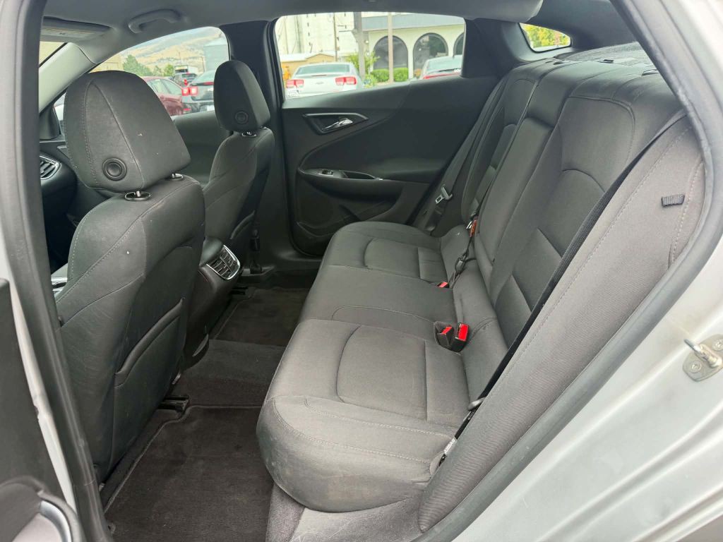 2017 Chevrolet Malibu Image 10