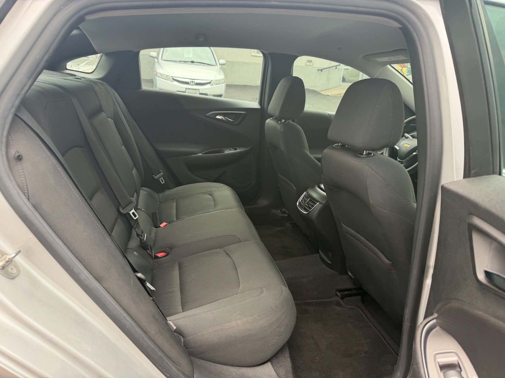2017 Chevrolet Malibu Image 12