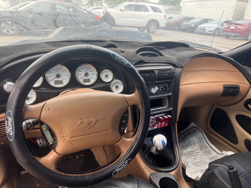 1994 Ford Mustang Image 11