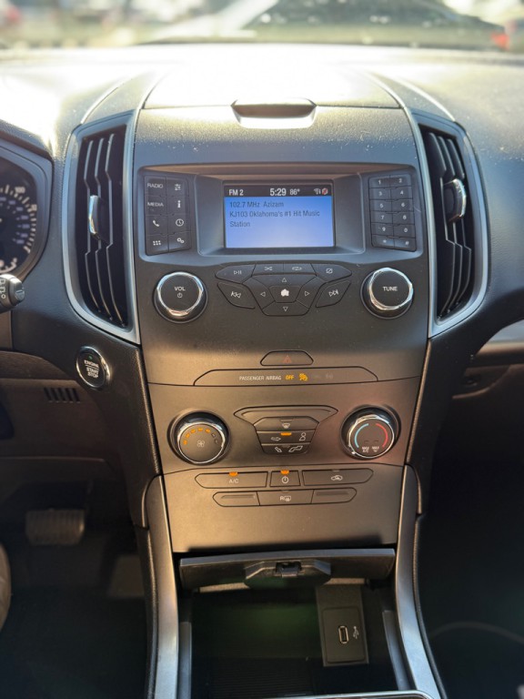 2019 Ford Edge Image 17