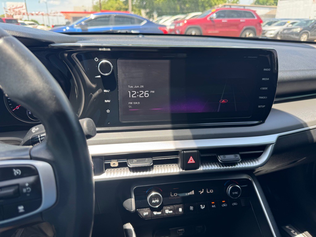 2023 Kia K5 Image 28