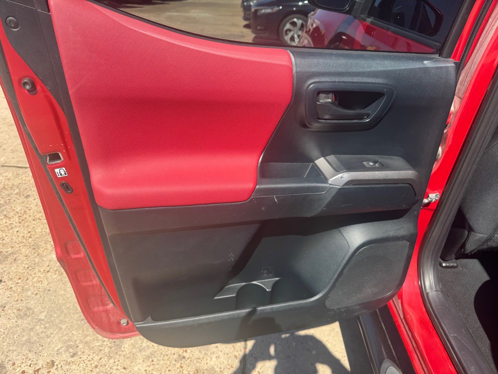 2016 Toyota Tacoma Image 11