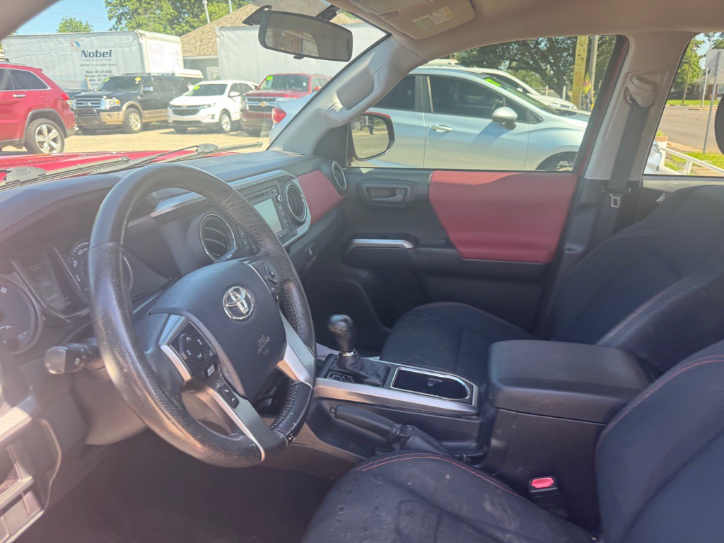 2016 Toyota Tacoma Image 12