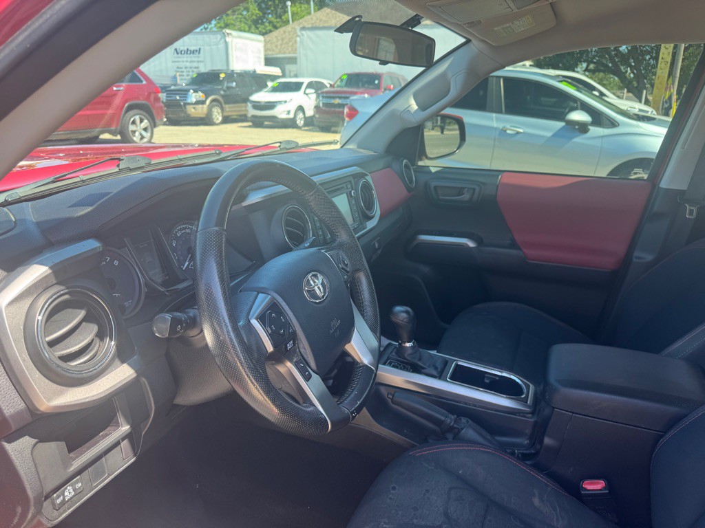2016 Toyota Tacoma Image 13