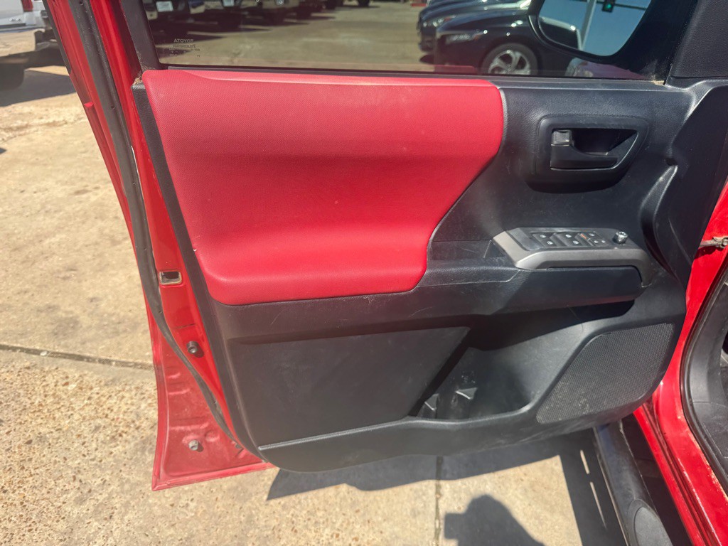 2016 Toyota Tacoma Image 14