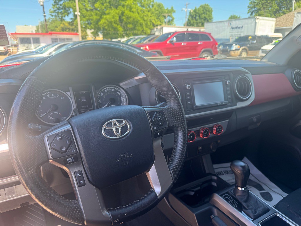 2016 Toyota Tacoma Image 15