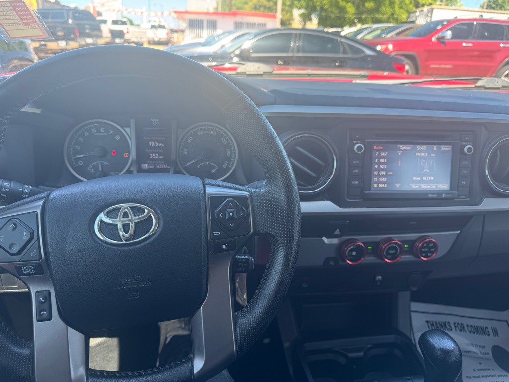 2016 Toyota Tacoma Image 17