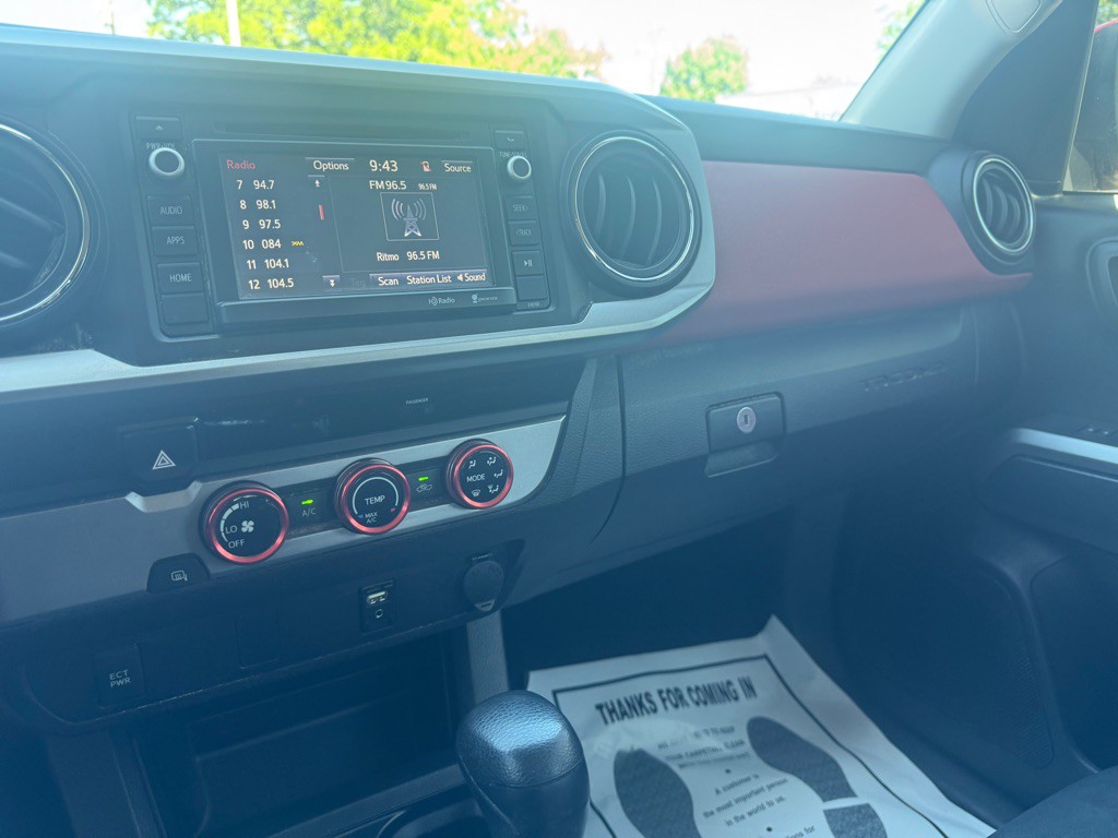 2016 Toyota Tacoma Image 18