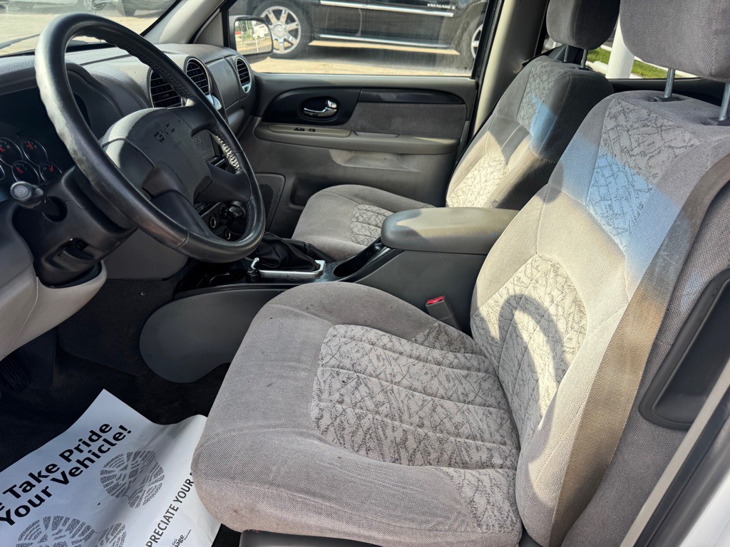 2003 GMC Envoy Image 9
