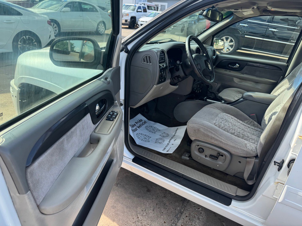 2003 GMC Envoy Image 11