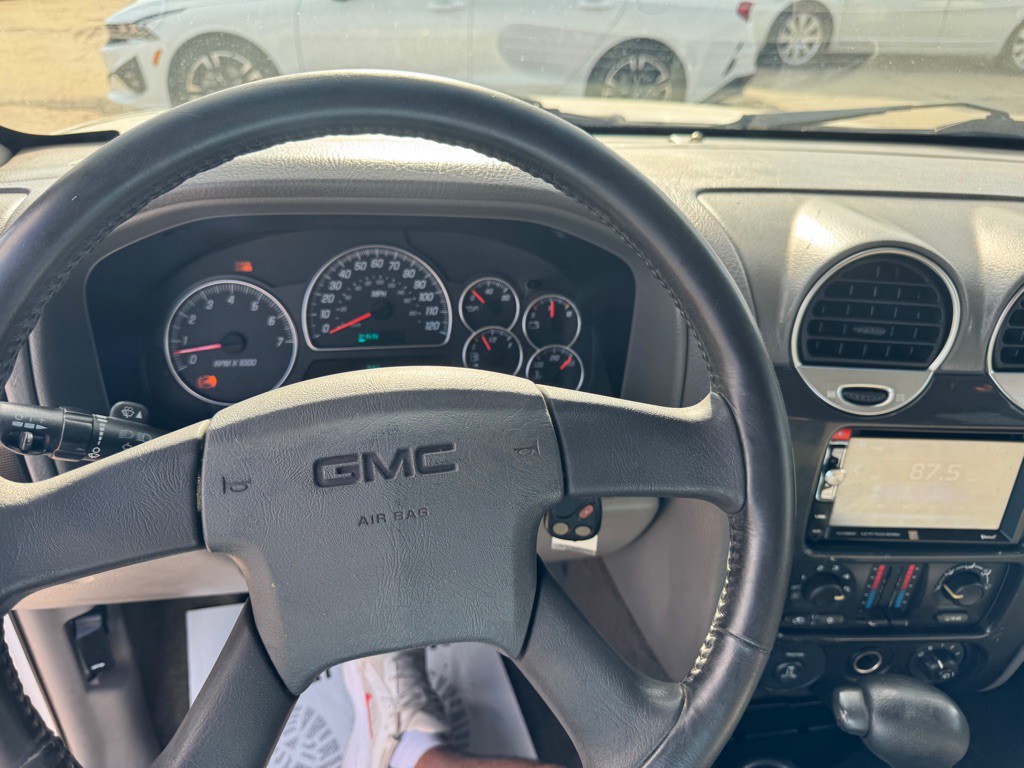 2003 GMC Envoy Image 12