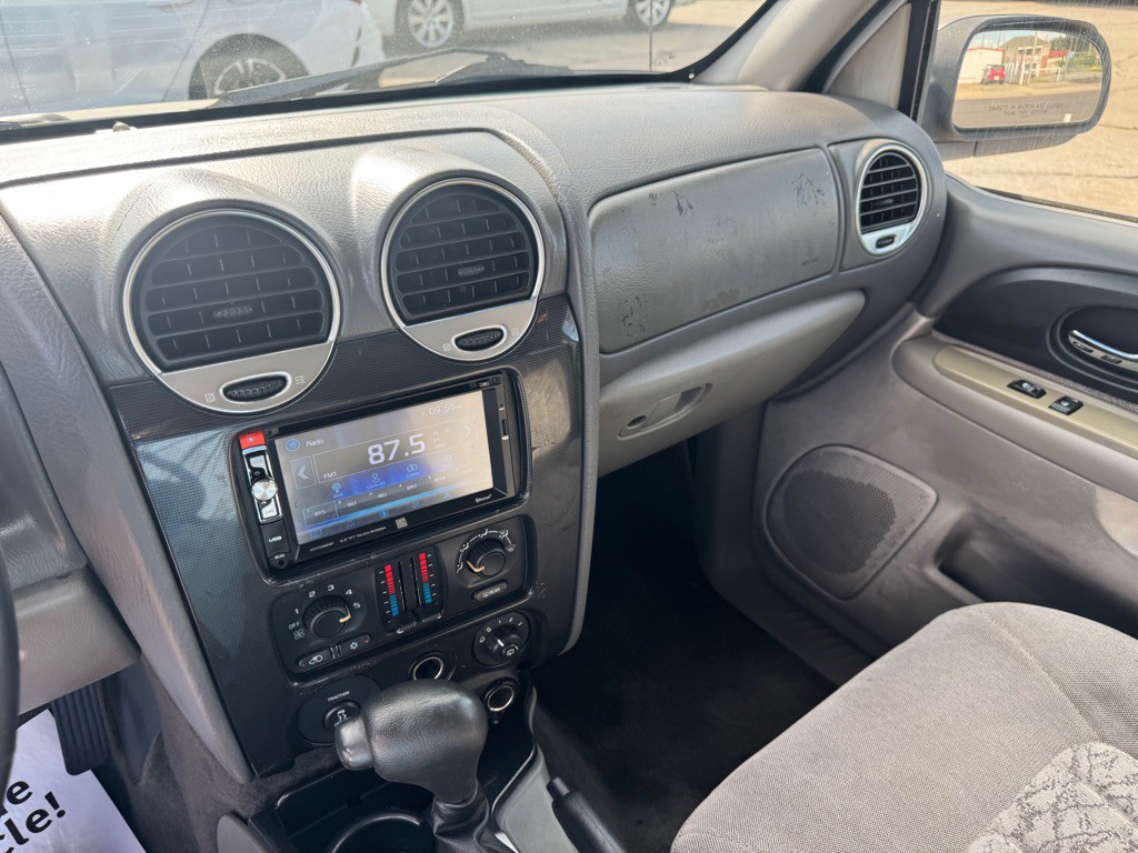 2003 GMC Envoy Image 13