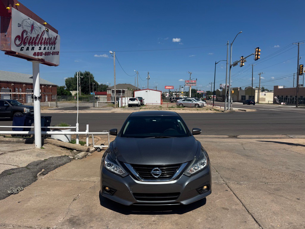 2017 Nissan Altima Image 2