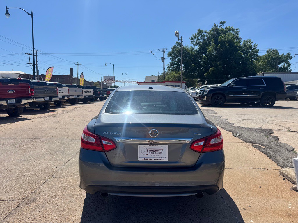 2017 Nissan Altima Image 4