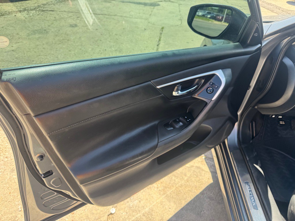 2017 Nissan Altima Image 10
