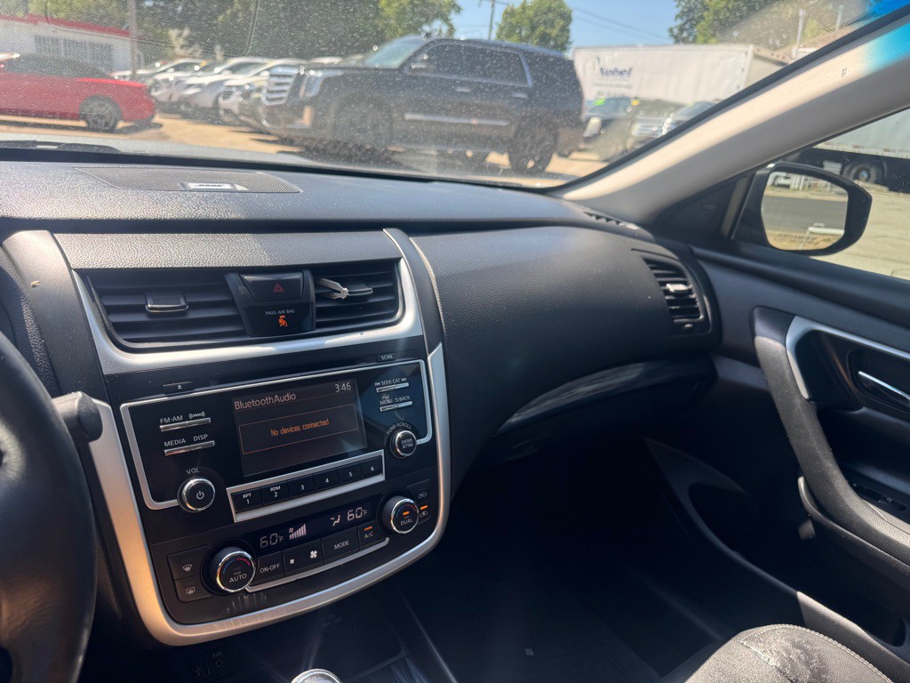 2017 Nissan Altima Image 14