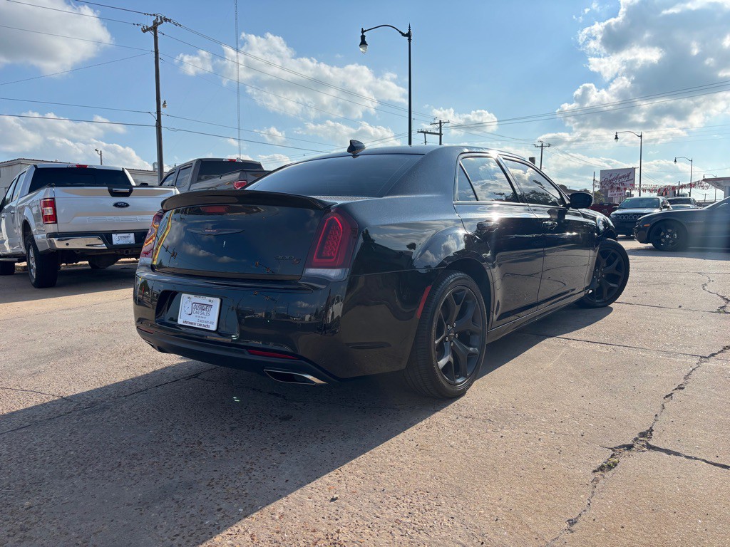 2022 Chrysler 300 Image 5