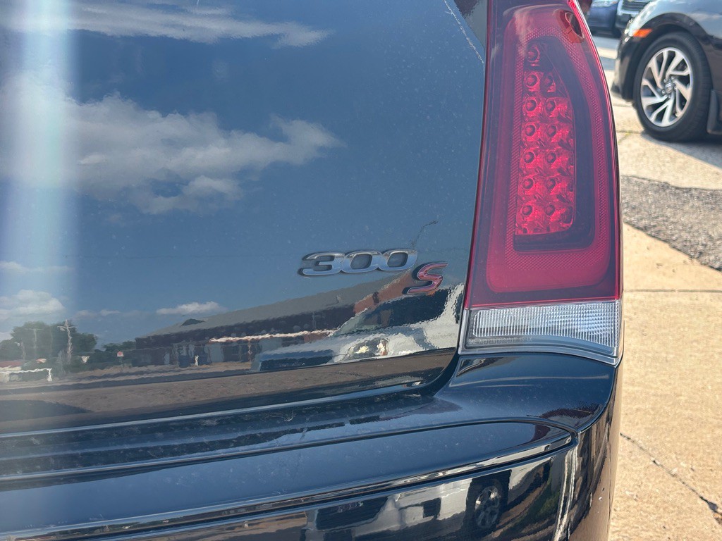 2022 Chrysler 300 Image 6