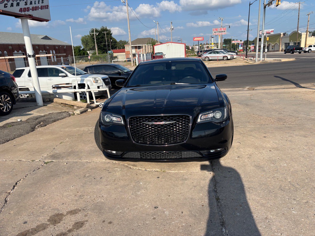 2022 Chrysler 300 Image 8