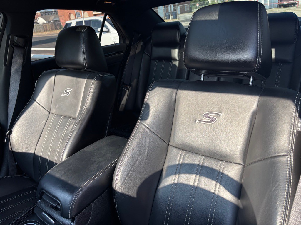 2022 Chrysler 300 Image 11