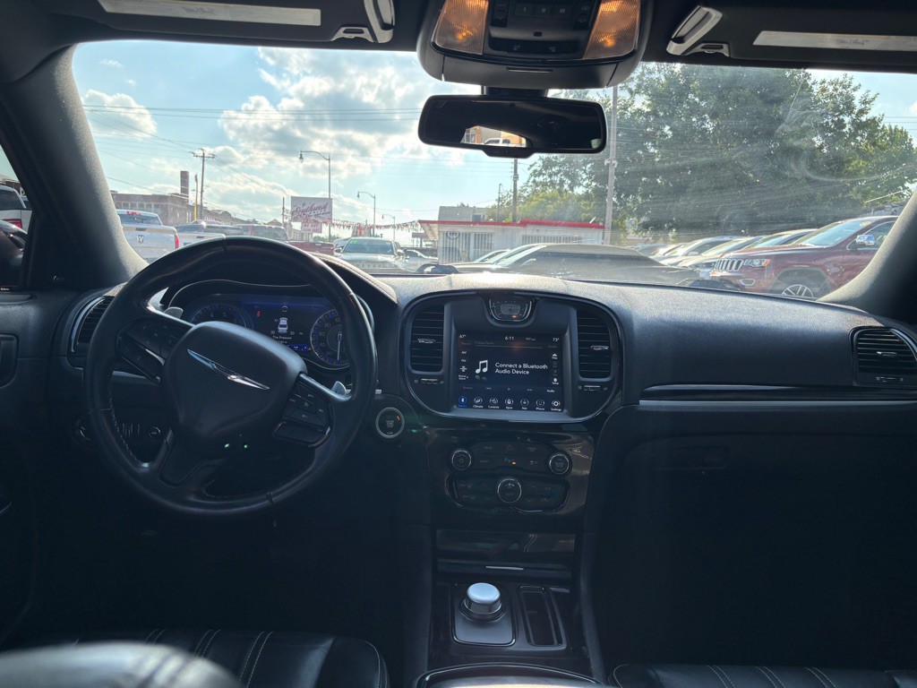2022 Chrysler 300 Image 12