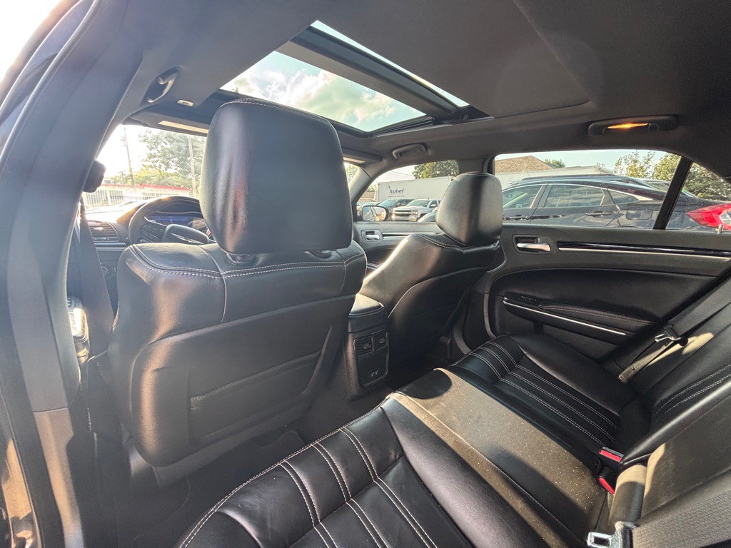 2022 Chrysler 300 Image 13