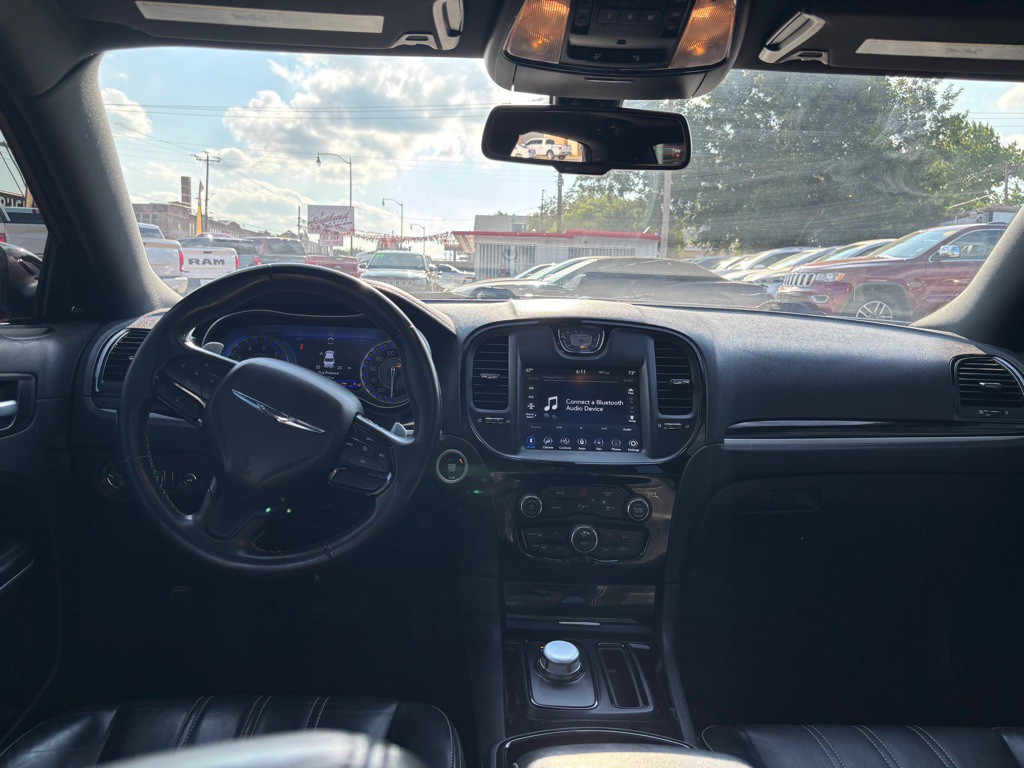 2022 Chrysler 300 Image 15