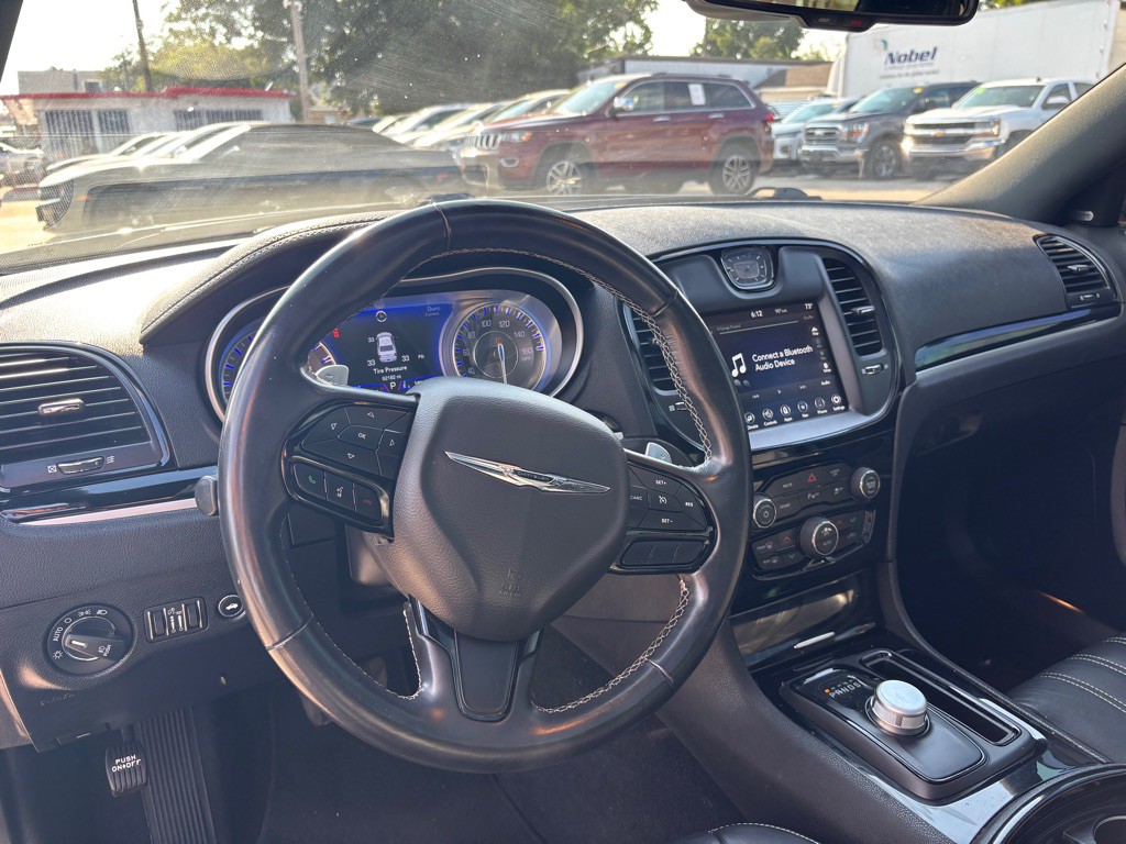 2022 Chrysler 300 Image 16