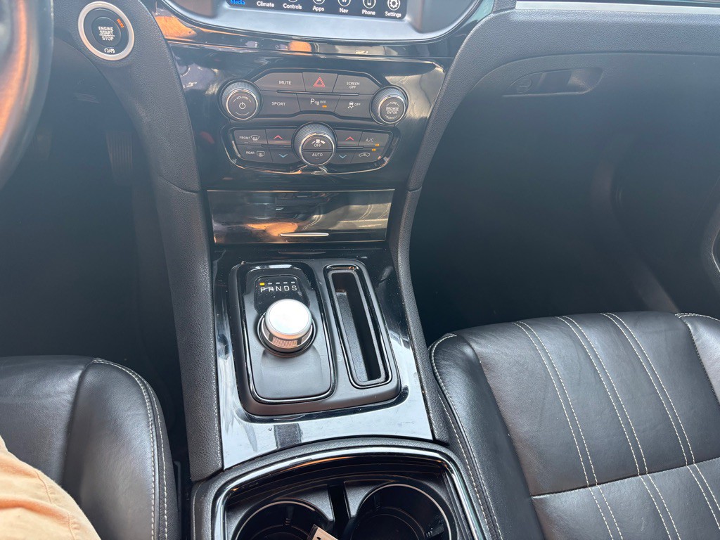 2022 Chrysler 300 Image 17