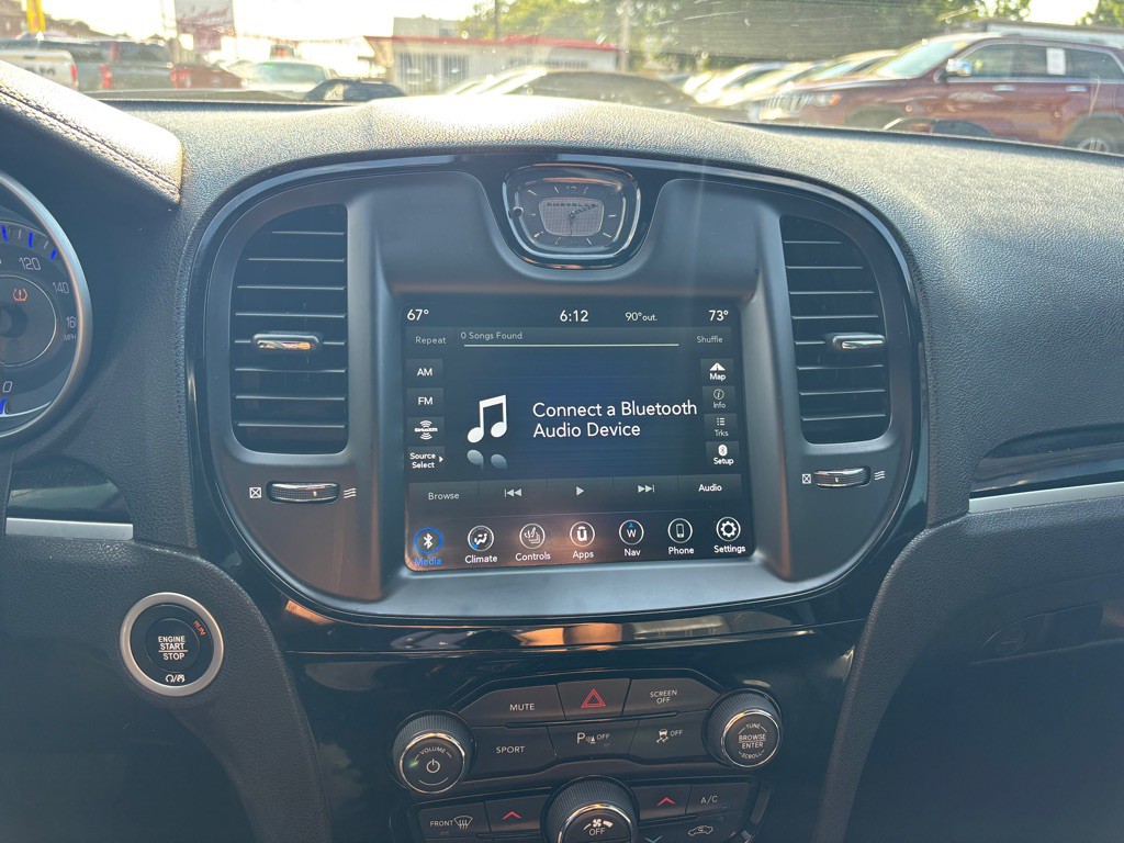 2022 Chrysler 300 Image 18