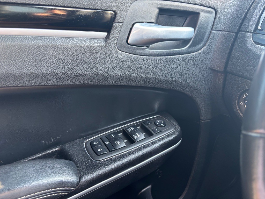 2022 Chrysler 300 Image 19