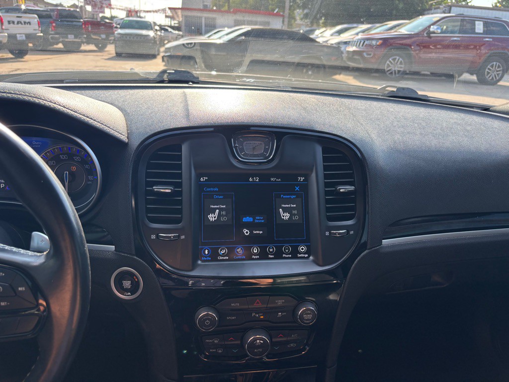 2022 Chrysler 300 Image 21