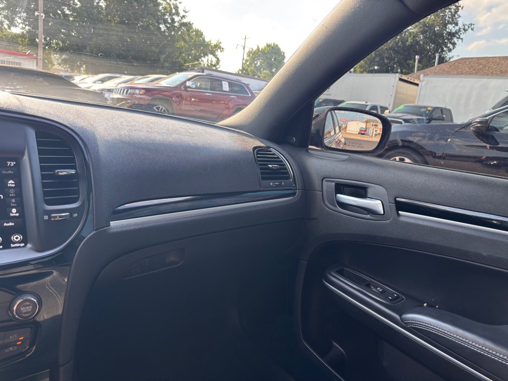 2022 Chrysler 300 Image 22