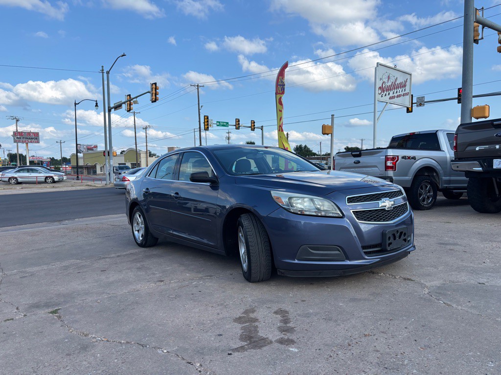 2013 Chevrolet Malibu Image 2