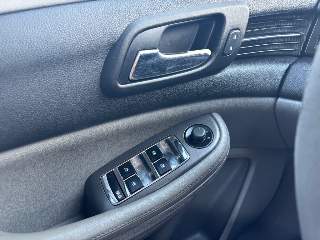 2013 Chevrolet Malibu Image 11