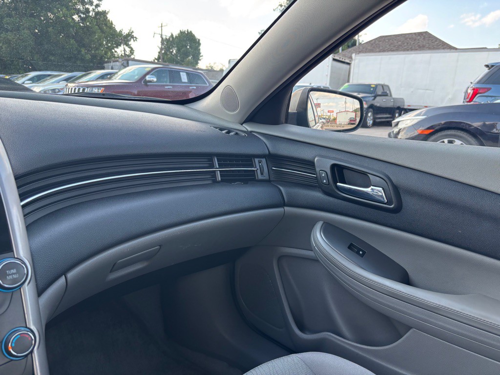 2013 Chevrolet Malibu Image 14