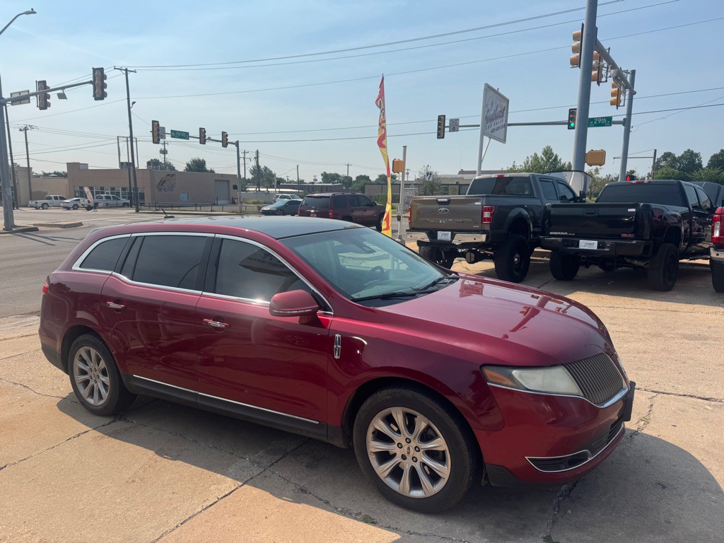 2013 Lincoln MKT Image 5