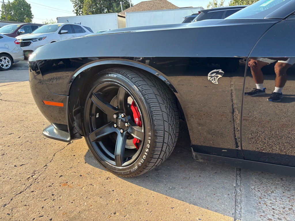 2017 Dodge Challenger Image 8