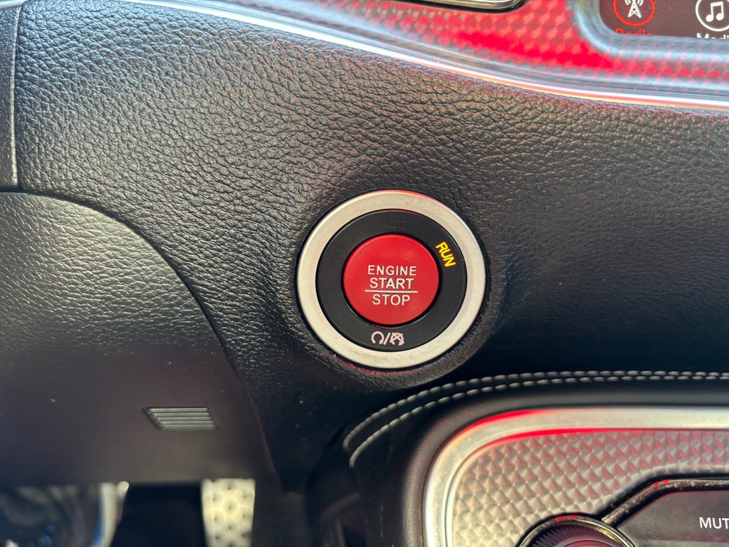 2017 Dodge Challenger Image 29