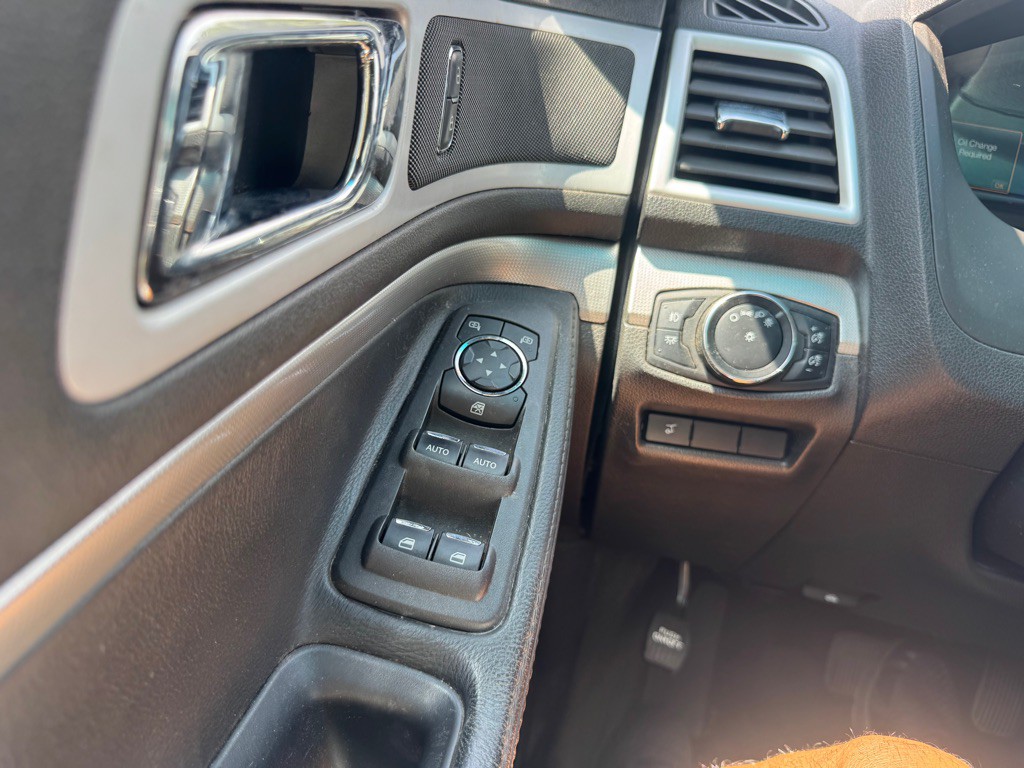 2015 Ford Explorer Image 15