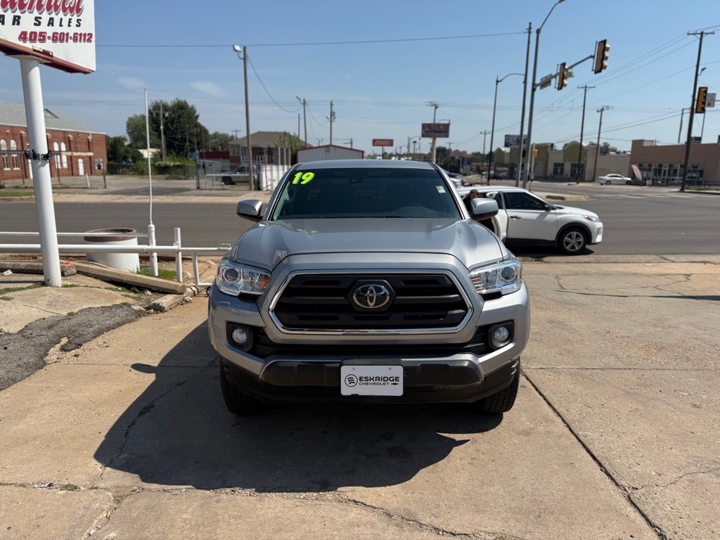 2019 Toyota Tacoma Image 2