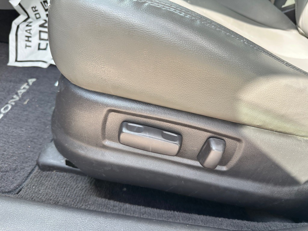 2009 Hyundai Sonata Image 16