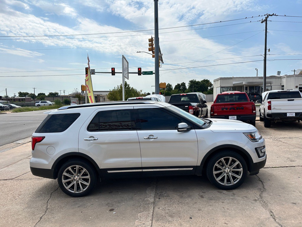 2017 Ford Explorer Image 4