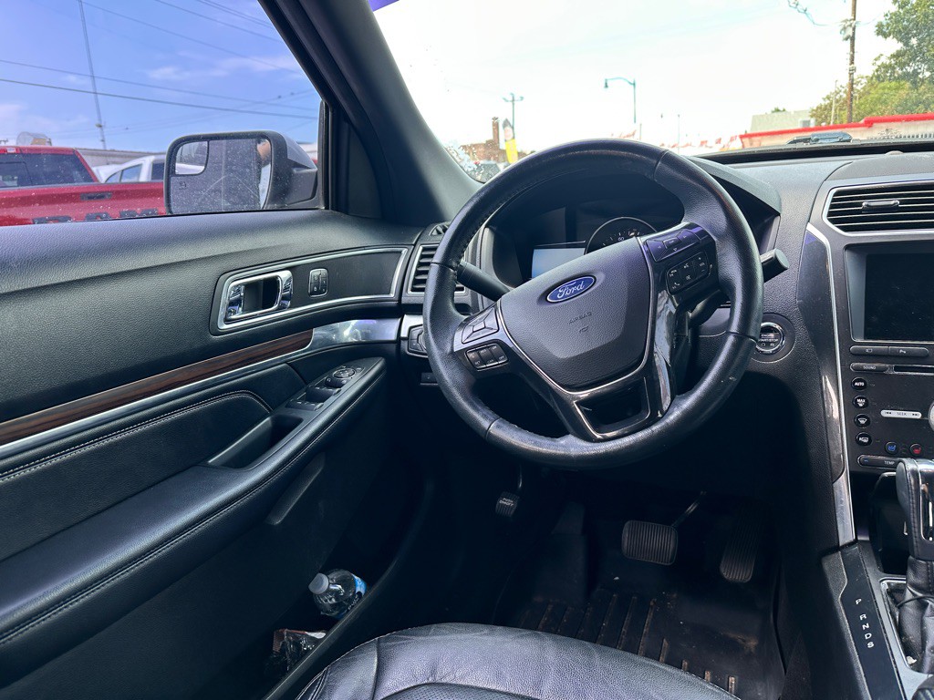 2017 Ford Explorer Image 12