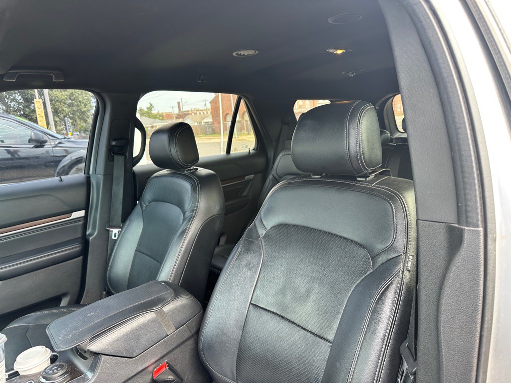 2017 Ford Explorer Image 14