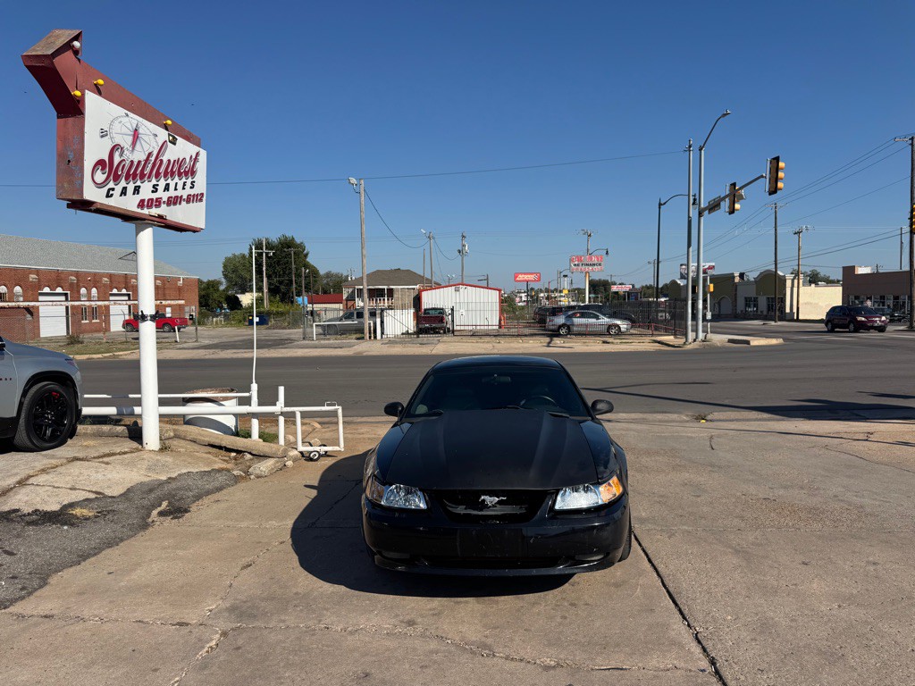 2002 Ford Mustang Image 2